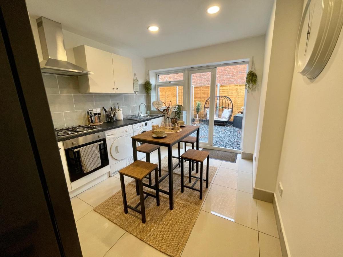 Urban 3 Bedroom Home In Kings Heath-Great Location Бірмінгем Екстер'єр фото